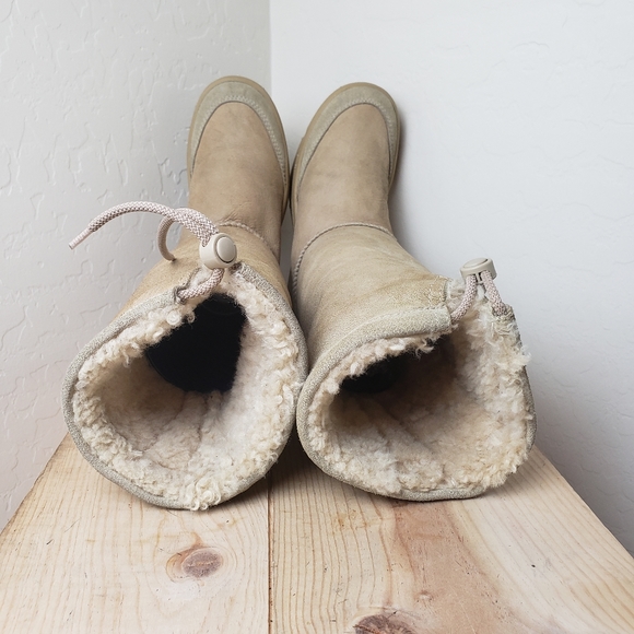 UGG Women's Ultimate Tall 5250 Beige Sheepskin - Picture 7 of 8